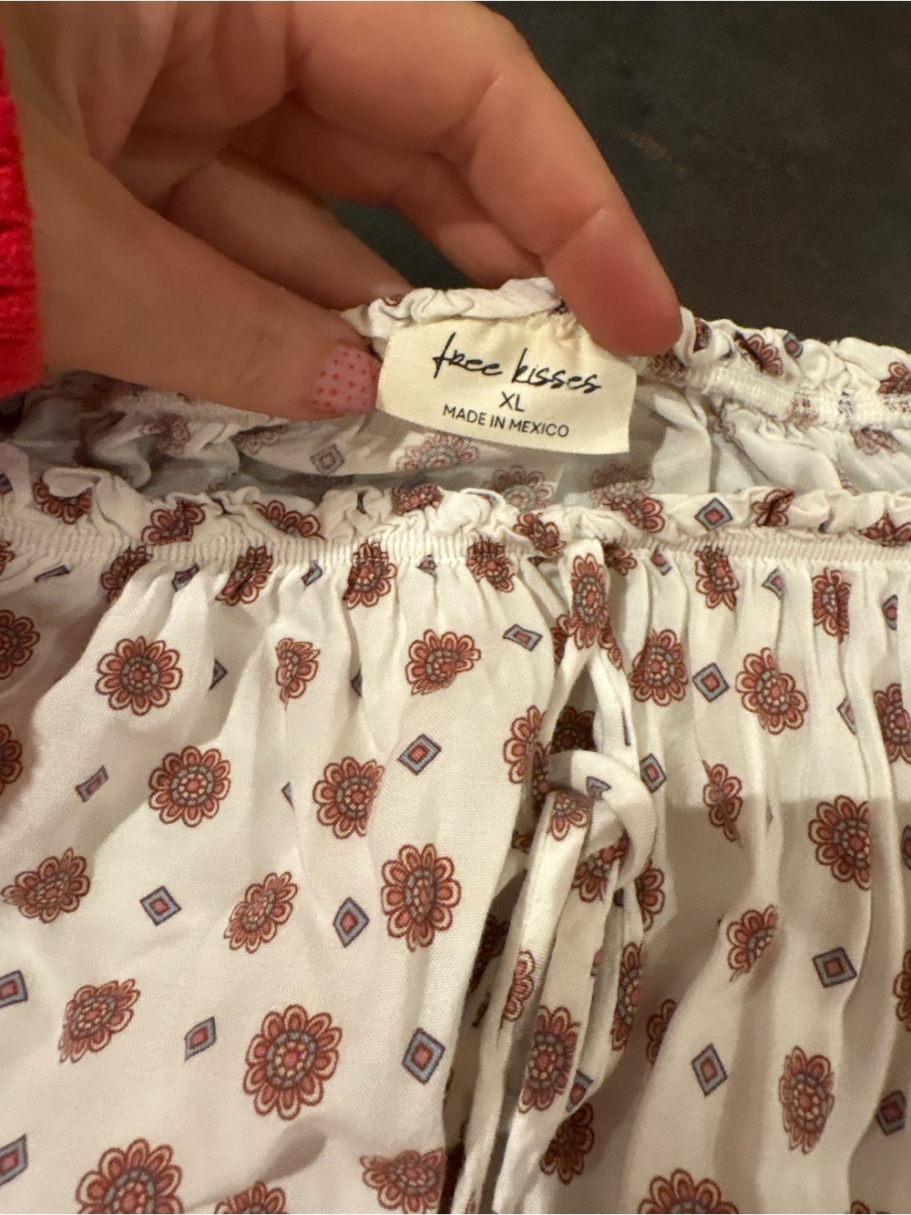 Free Kisses Off-Shoulder Cream Blouse with Red Dot Print XL - Picture 4 of 7